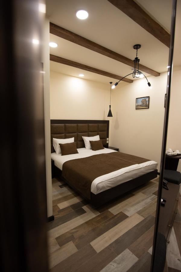 Boutique Living Hotel By Arta Yerevan Exterior photo