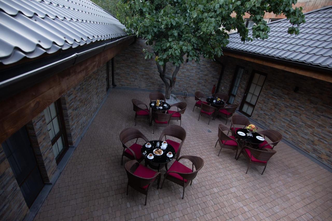 Boutique Living Hotel By Arta Yerevan Exterior photo